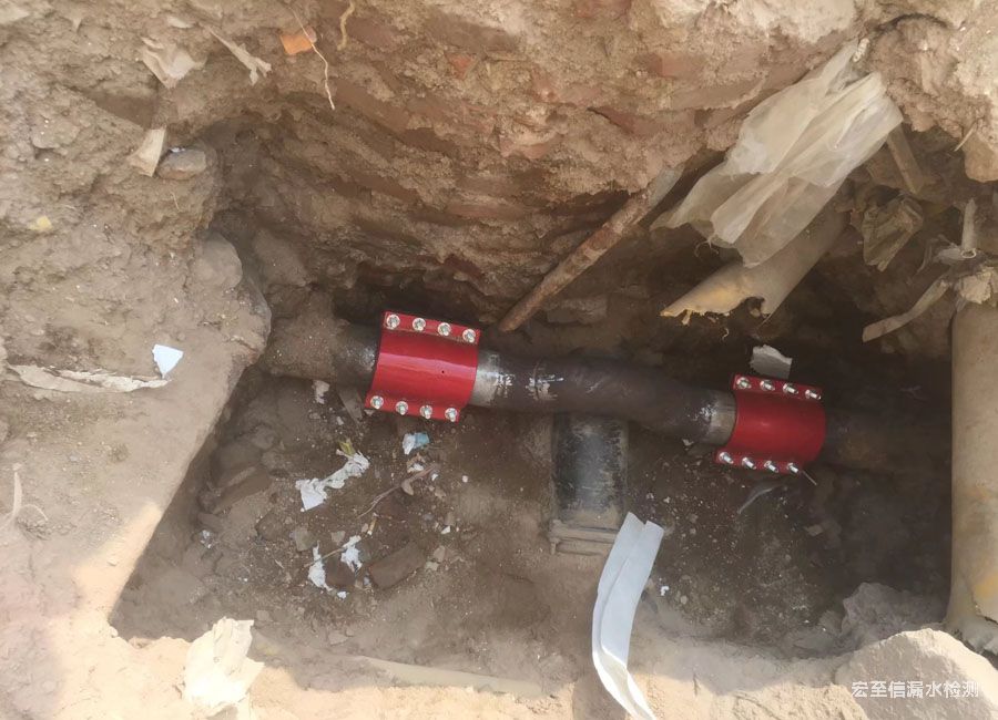 青岛市南区上清路户外管道漏水检测维修现场